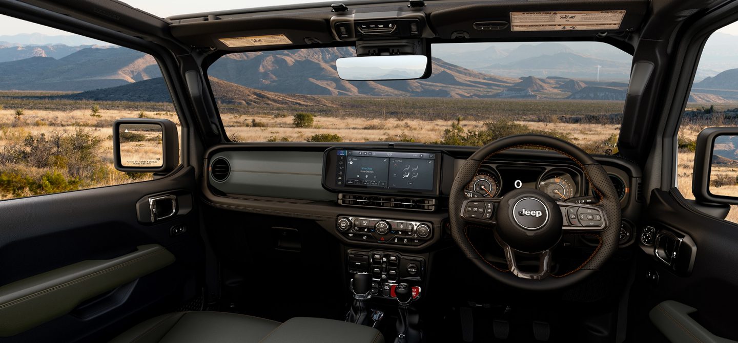 The dash and front seat area in the 2025 Jeep Gladiator. 